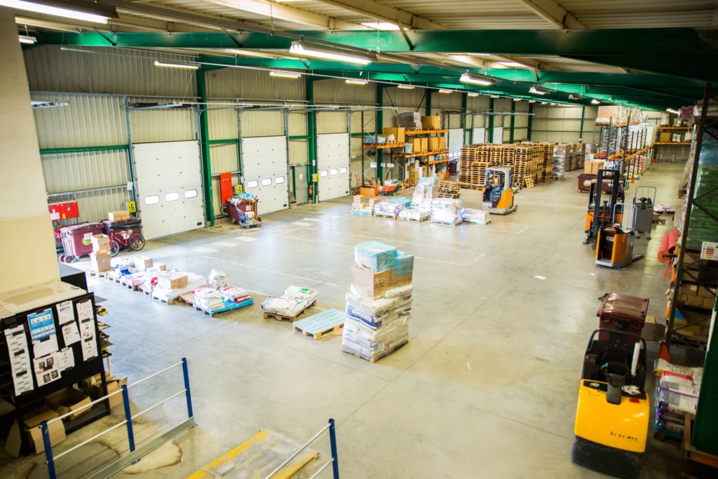 3,000 m² warehouse for rent near Bourges