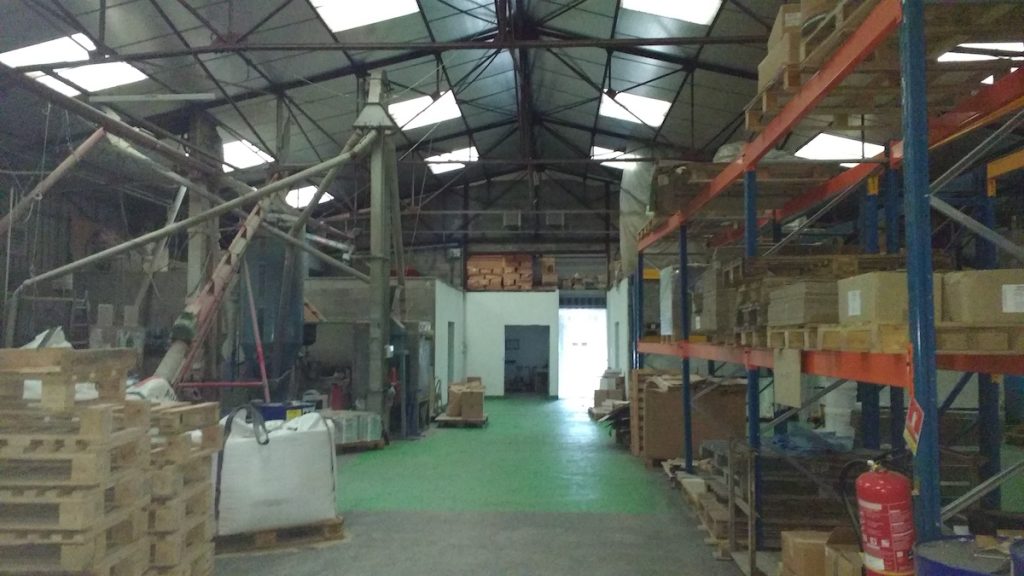 1,000 m² warehouse for rent near Auxerre