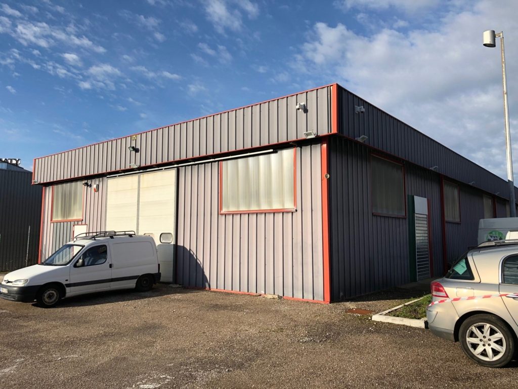 Rental of business premises with a floor area of 210 m² in Besançon