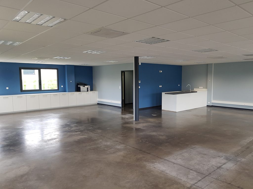 Business premises for rent, with a floor area of 440 m², near Montbéliard