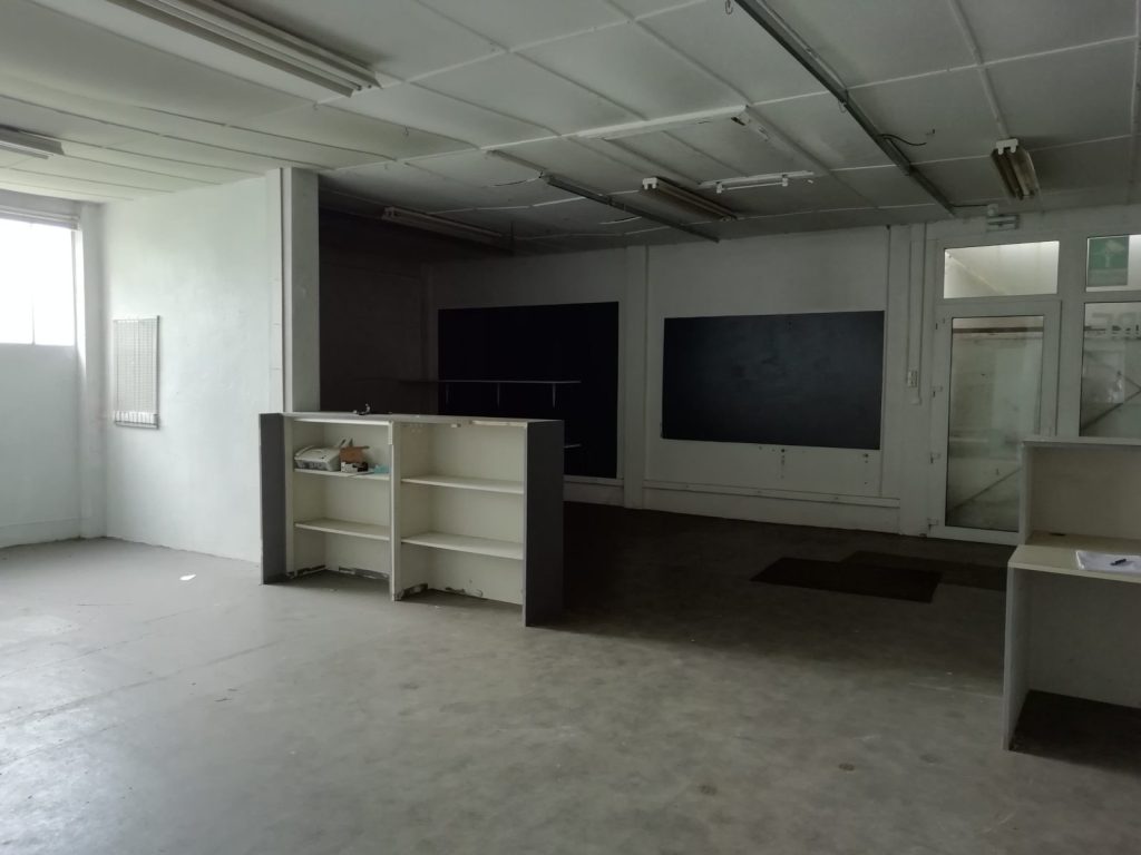800 m² business premises to let near Auxerre