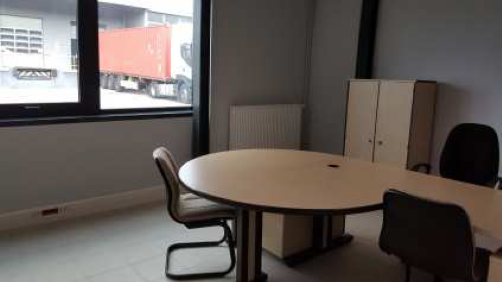 Warehouse/workshop for rent with a floor area of 4,000 m² near Auxerre