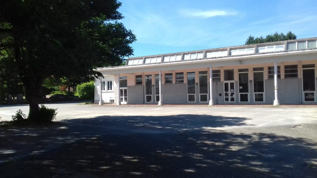 Offices for rent, covering an area of 2,103 m², in Le Creusot (71)