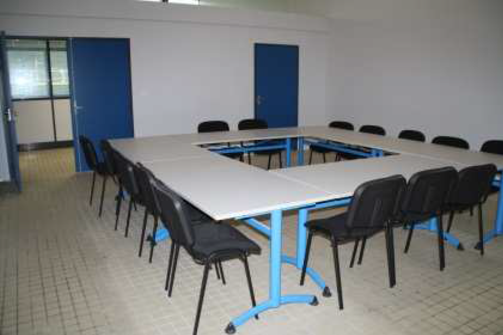 Offices for rent, 200 m² in size, near Auxerre