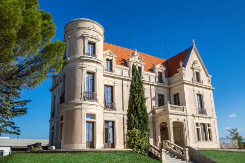 Offices for rent, ranging from 10 to 23 m², in a business incubator in Carpentras, Vaucluse