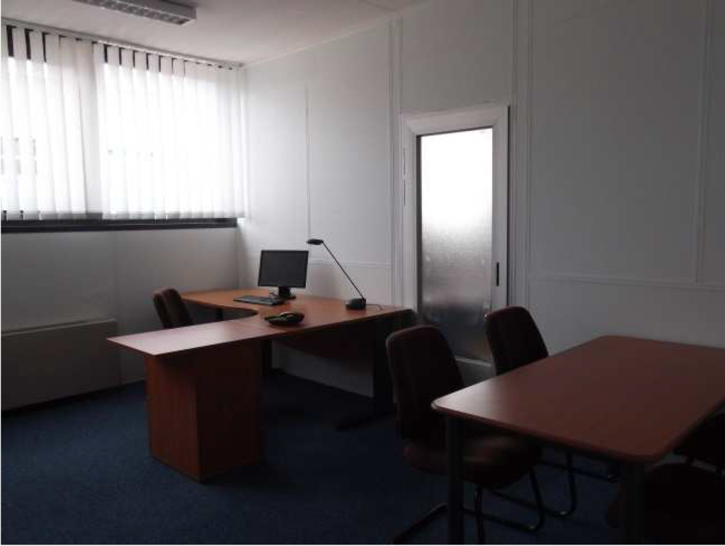 Divisible offices of 350 m² for rent near Auxerre