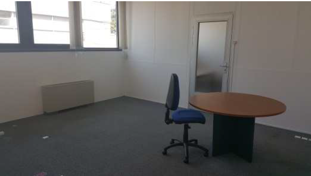 Divisible offices of 350 m² for rent near Auxerre