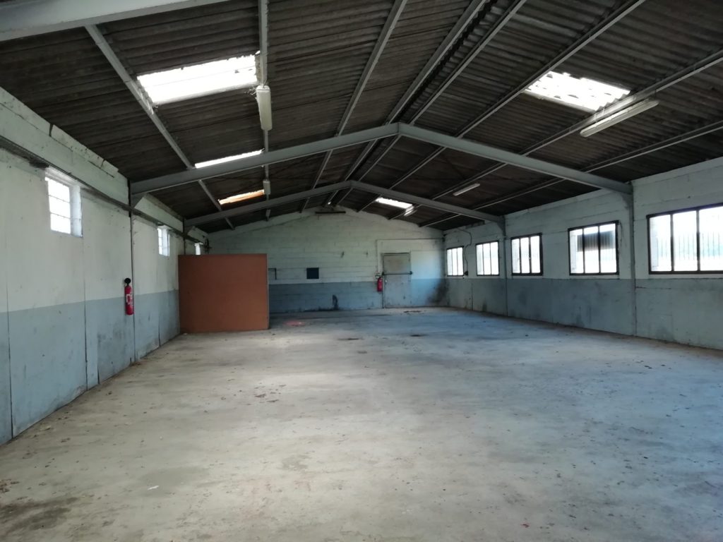 240m² business premises for rent near Auxerre