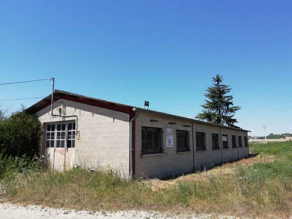 240m² business premises for rent near Auxerre